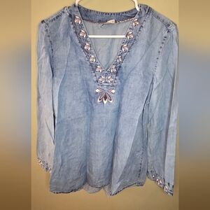 Beija Flor Embroidered Chambray Peasant Top – Size XS
